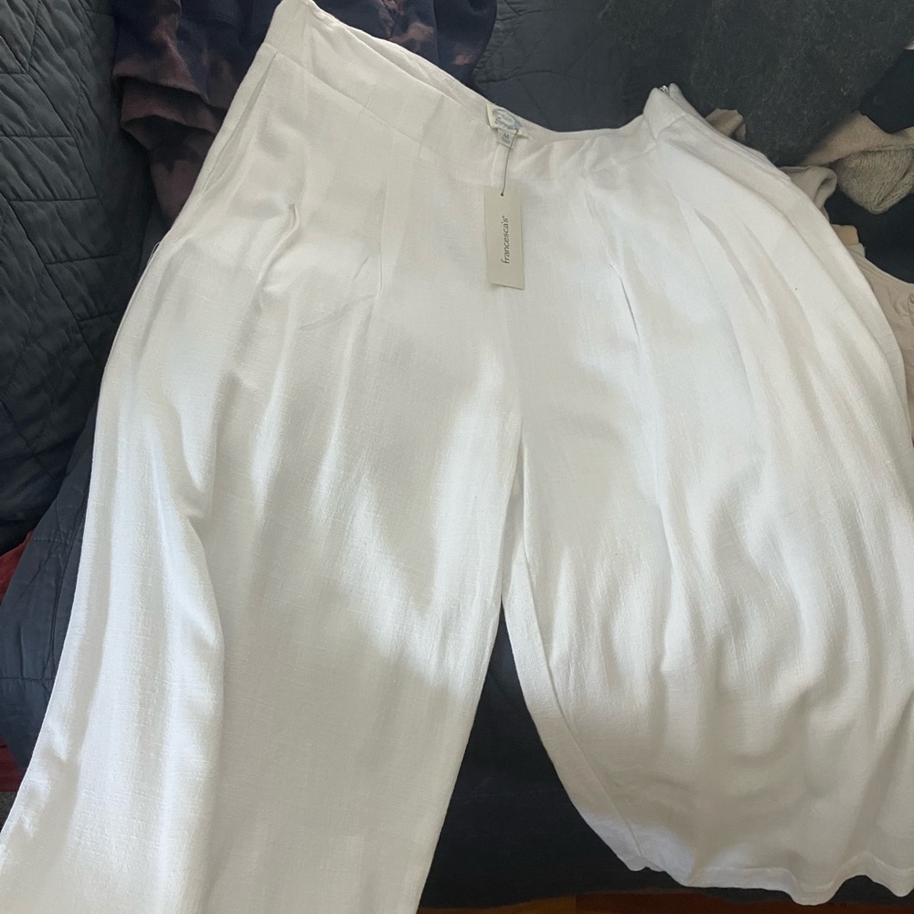 Women’s Francesca’s white flowy pant